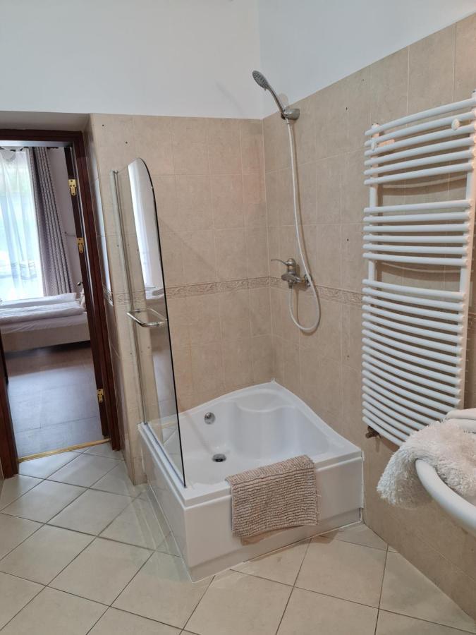 My-Lord Luxapartman Eger Exterior foto